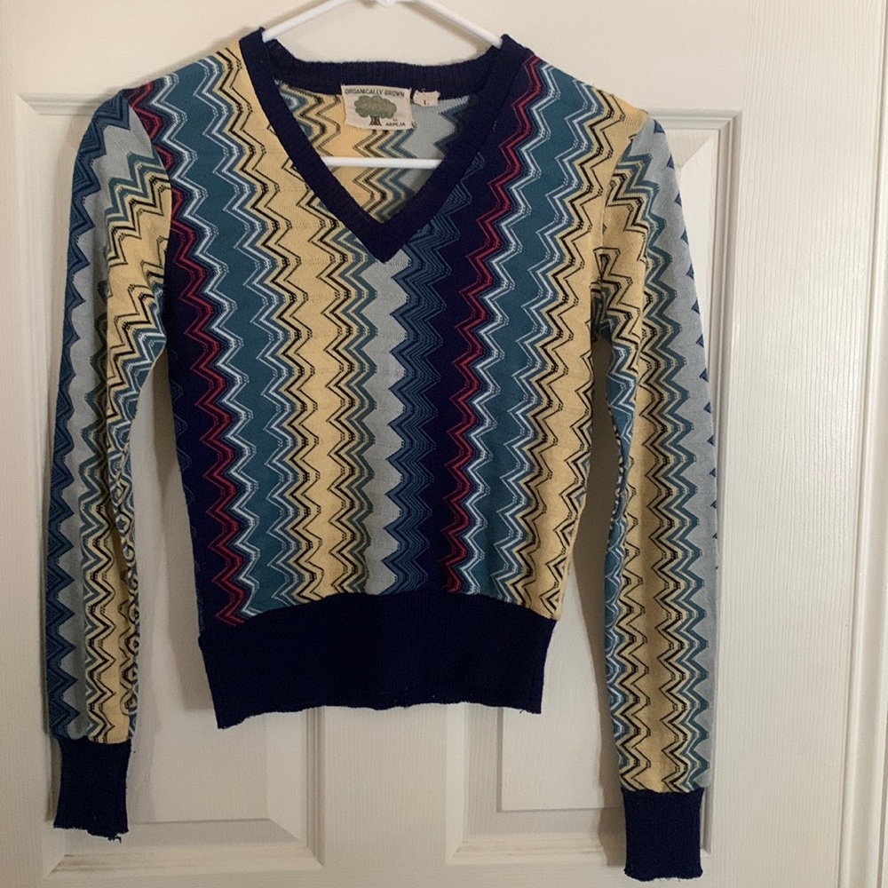 Vintage cropped sweater. Super soft and cute. size L, fits like S.